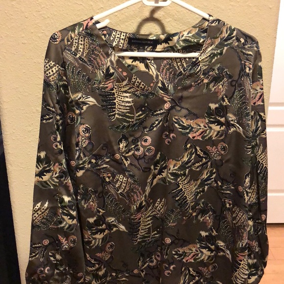 New, never worn Banana Republic Blouse - Picture 3 of 4